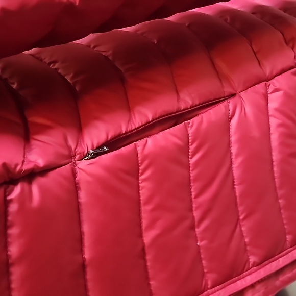 Patatagonia Small Women's Red Puffer Jacket Used Twice - Picture 8 of 10